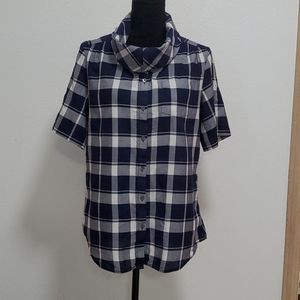 Banana Republic unique button down shirt medium
